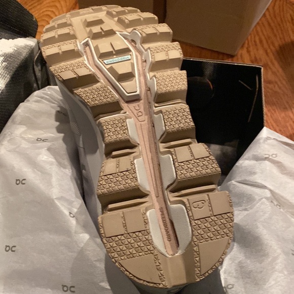 On cloud hikers waterproof women new - Picture 5 of 6